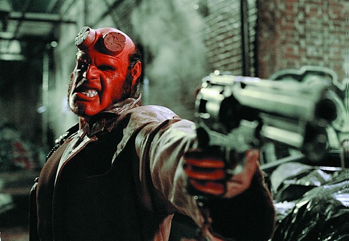 film_hellboy6_pistole.jpg